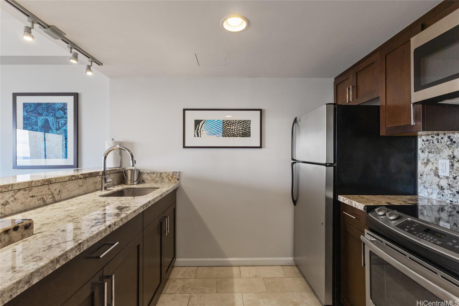 Ilikai Apt Bldg condo # 2520, Honolulu, Hawaii - photo 13 of 19