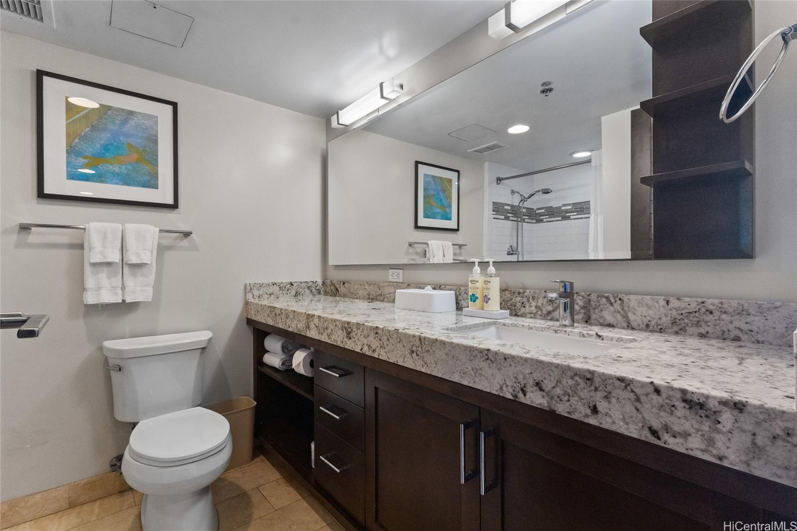 Ilikai Apt Bldg condo # 2520, Honolulu, Hawaii - photo 14 of 19