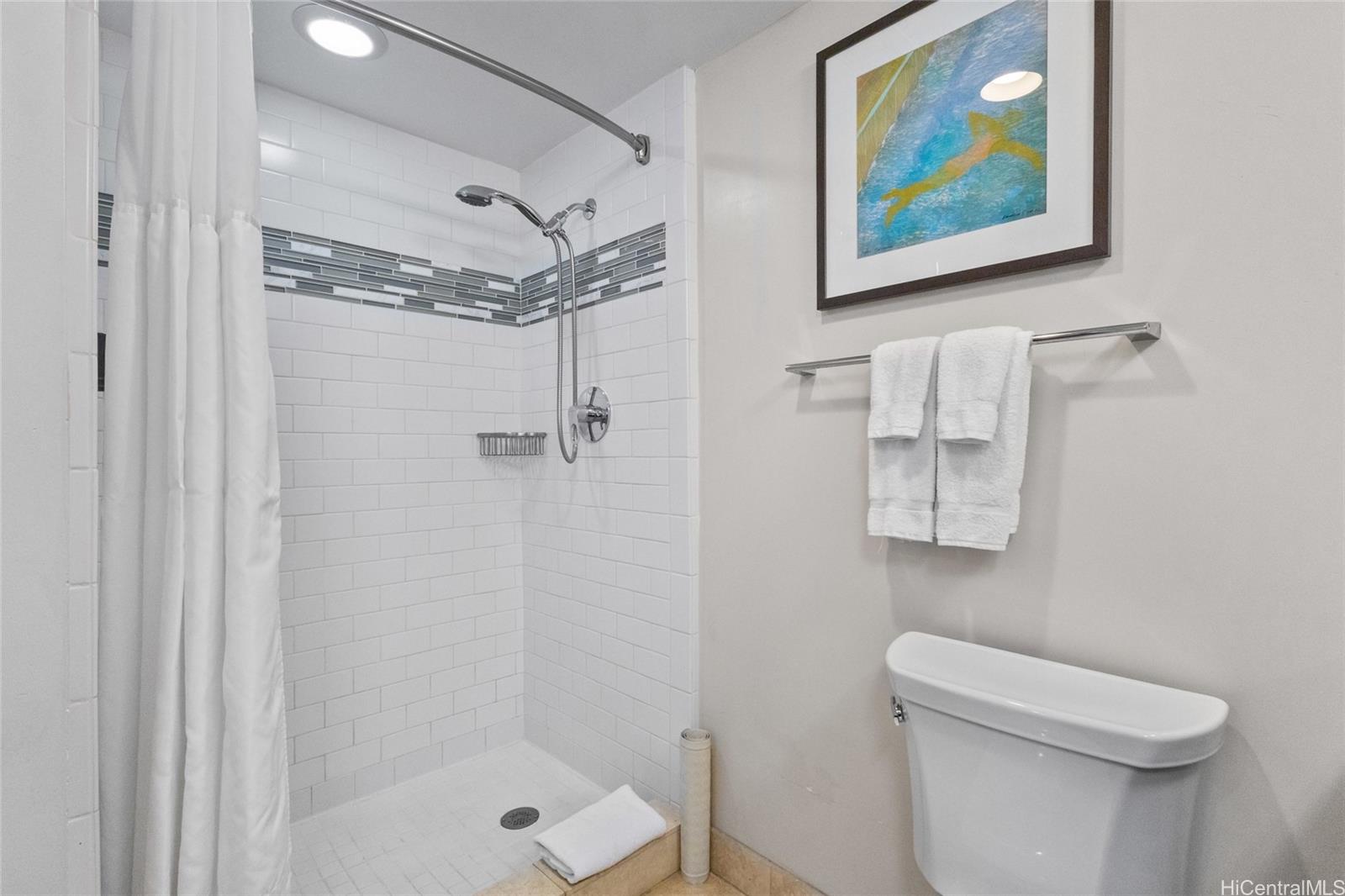 Ilikai Apt Bldg condo # 2520, Honolulu, Hawaii - photo 15 of 19