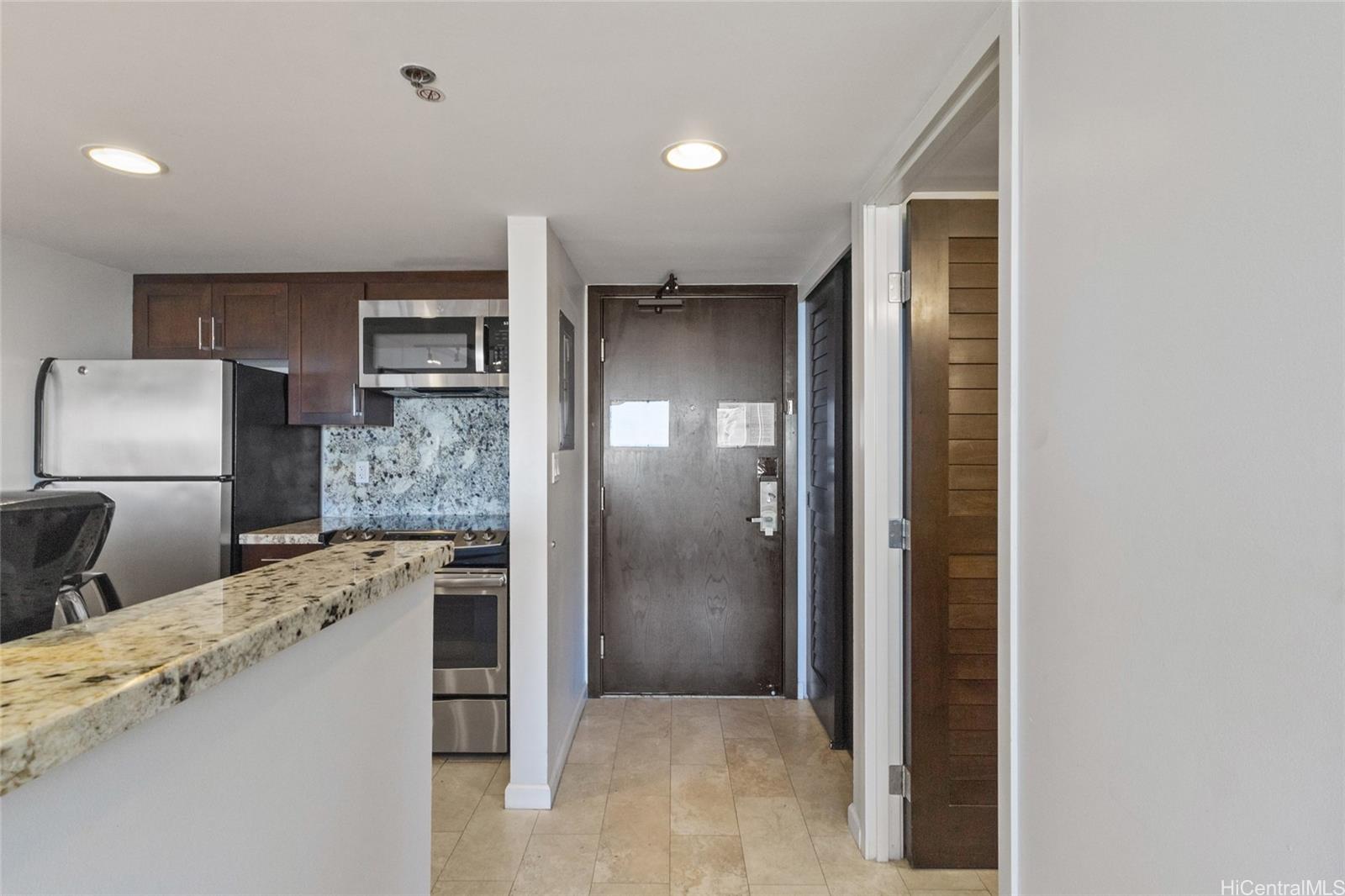 Ilikai Apt Bldg condo # 2520, Honolulu, Hawaii - photo 16 of 19