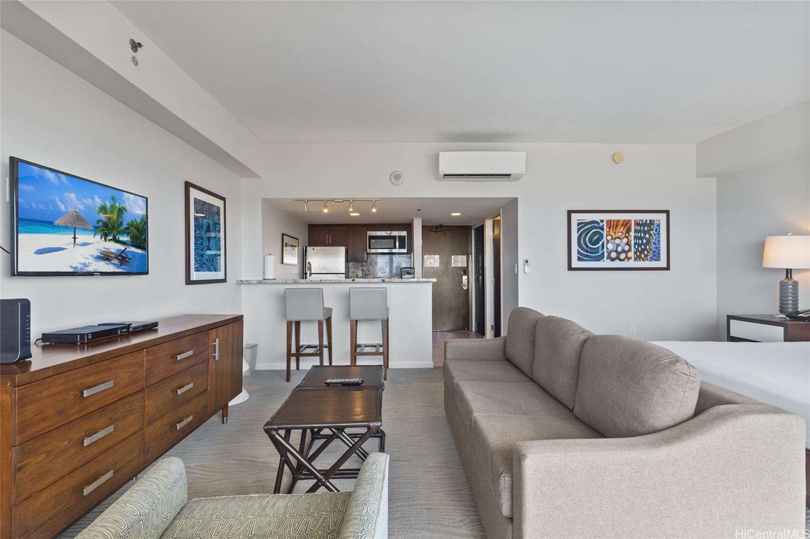 Ilikai Apt Bldg condo # 2520, Honolulu, Hawaii - photo 3 of 19