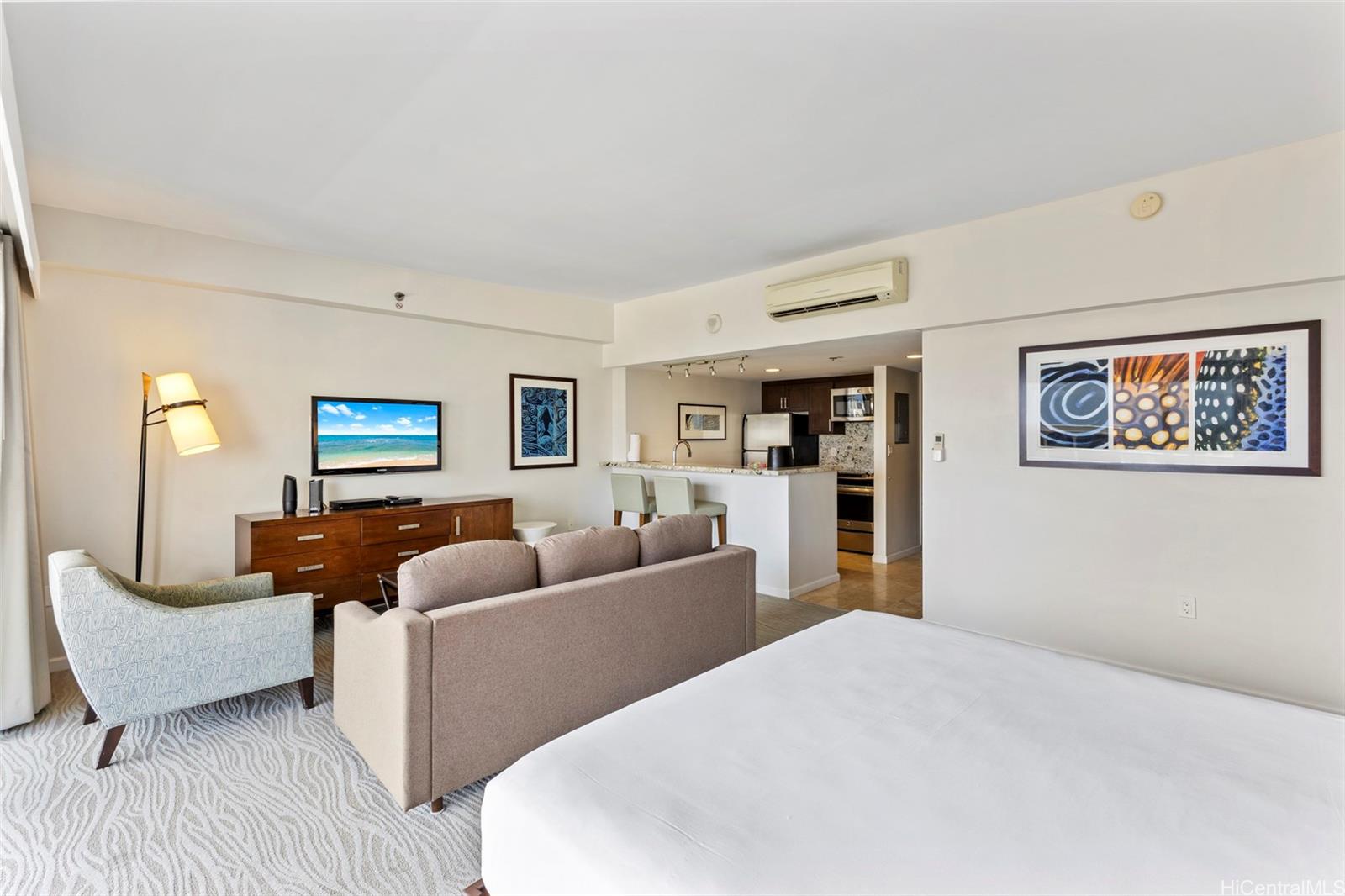 Ilikai Apt Bldg condo # 2532, Honolulu, Hawaii - photo 4 of 13