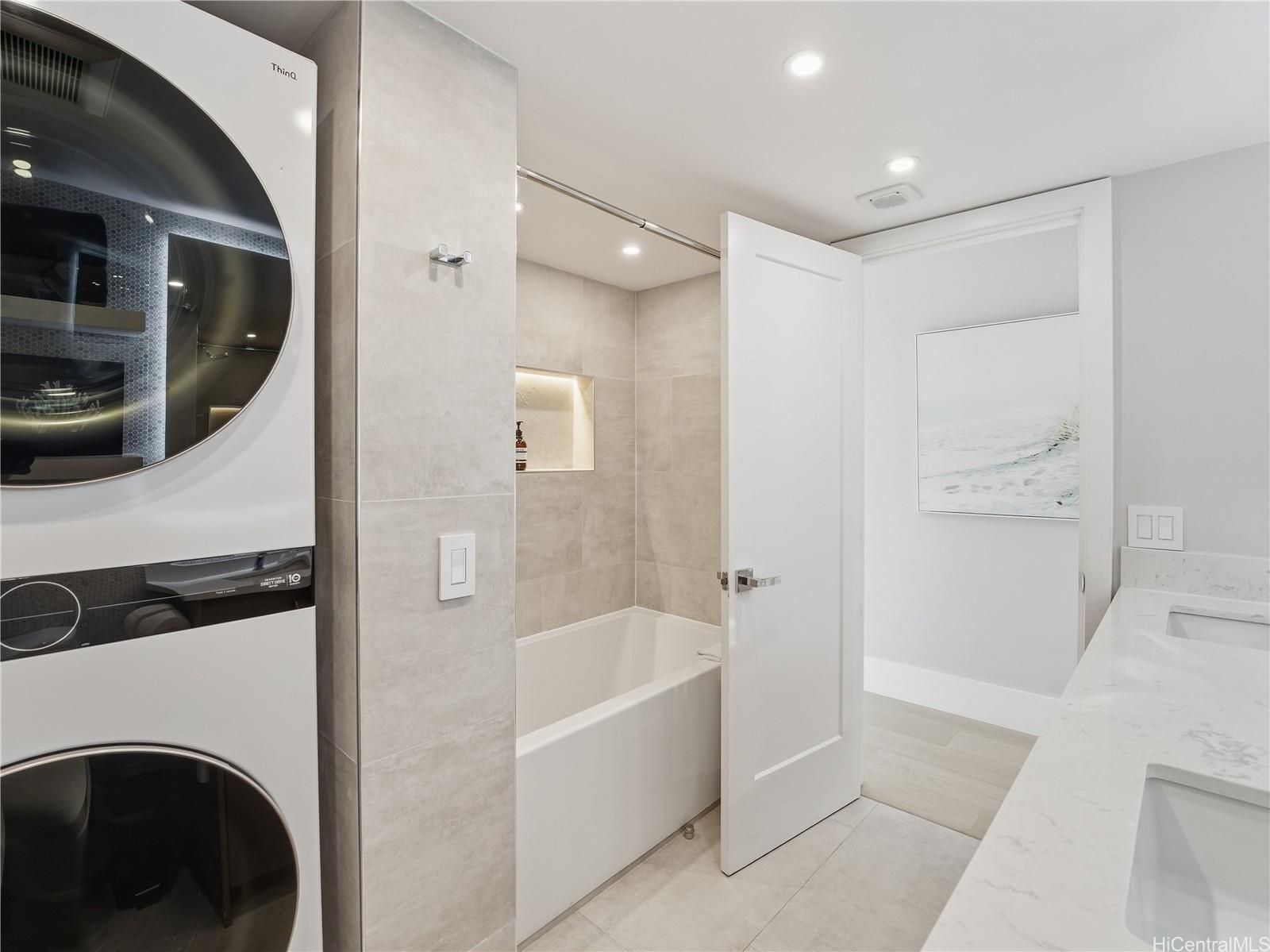 Ilikai Apt Bldg condo # 2608, Honolulu, Hawaii - photo 17 of 25