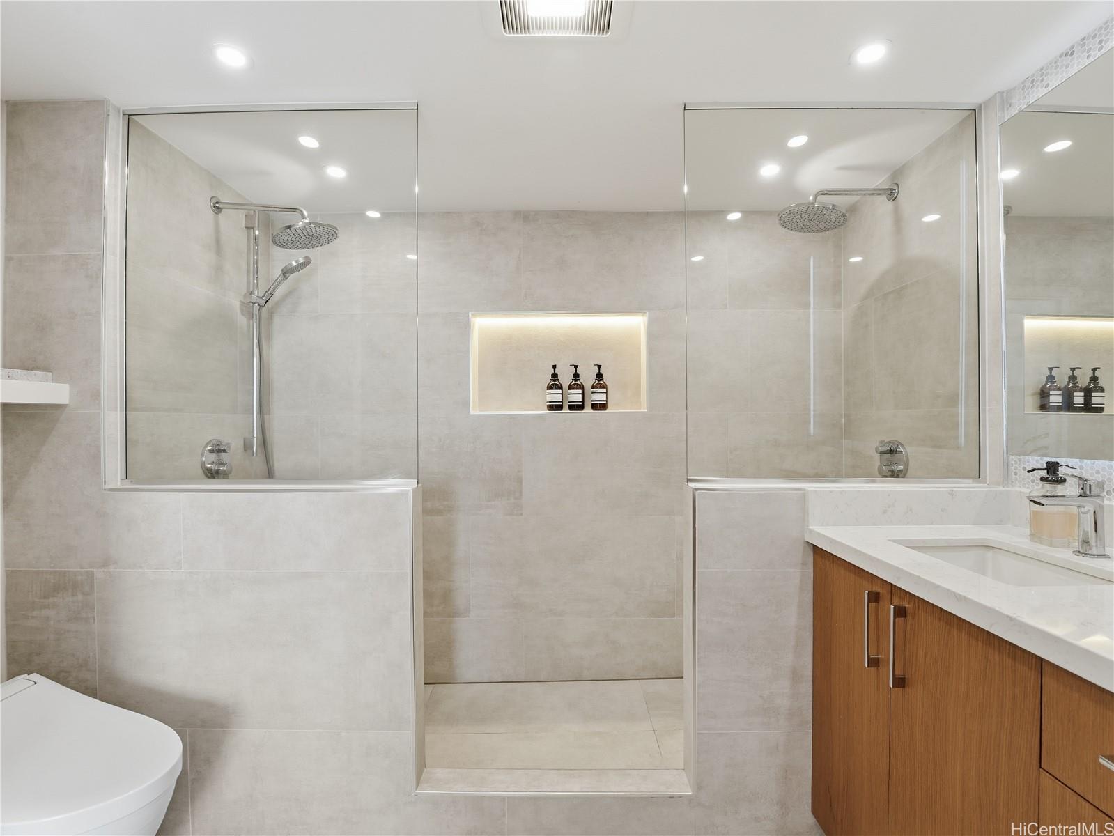 Ilikai Apt Bldg condo # 2608, Honolulu, Hawaii - photo 22 of 25