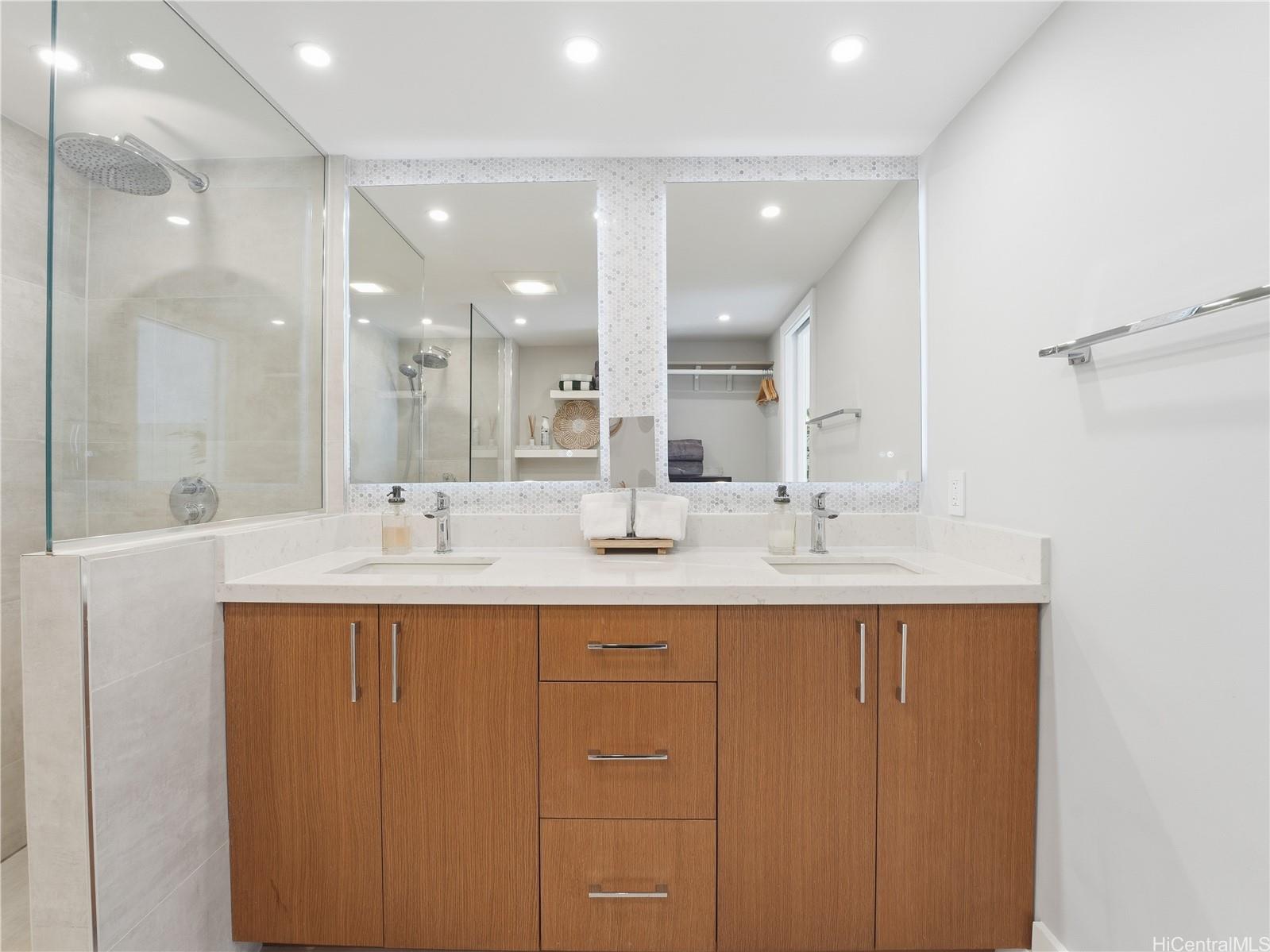 Ilikai Apt Bldg condo # 2608, Honolulu, Hawaii - photo 23 of 25