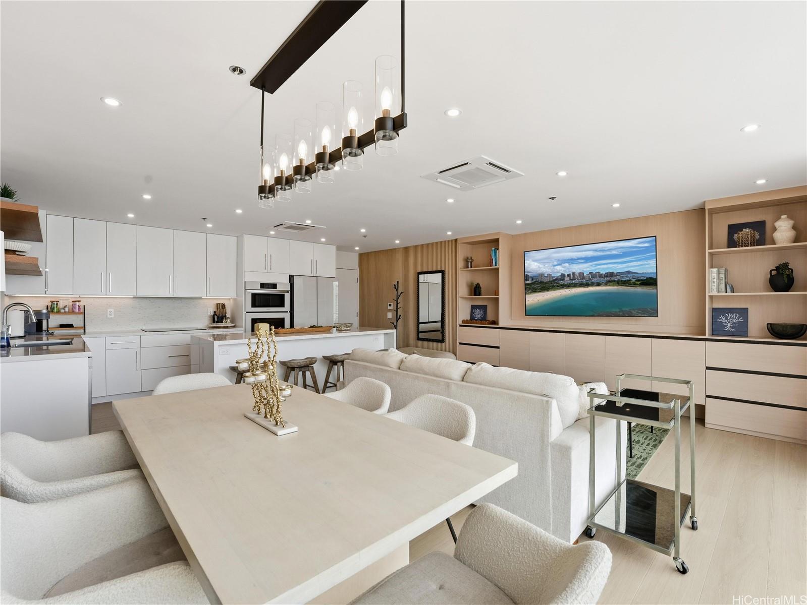 Ilikai Apt Bldg condo # 2608, Honolulu, Hawaii - photo 4 of 25