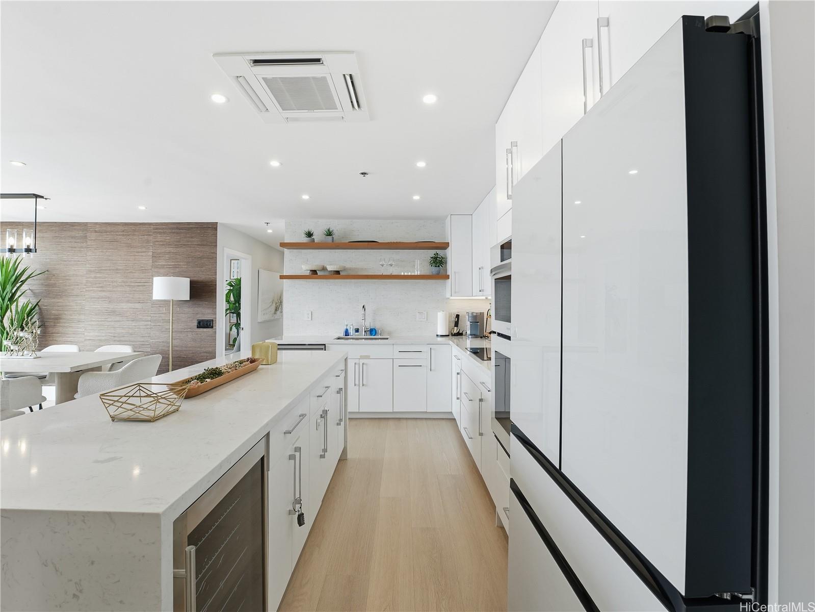 Ilikai Apt Bldg condo # 2608, Honolulu, Hawaii - photo 7 of 25