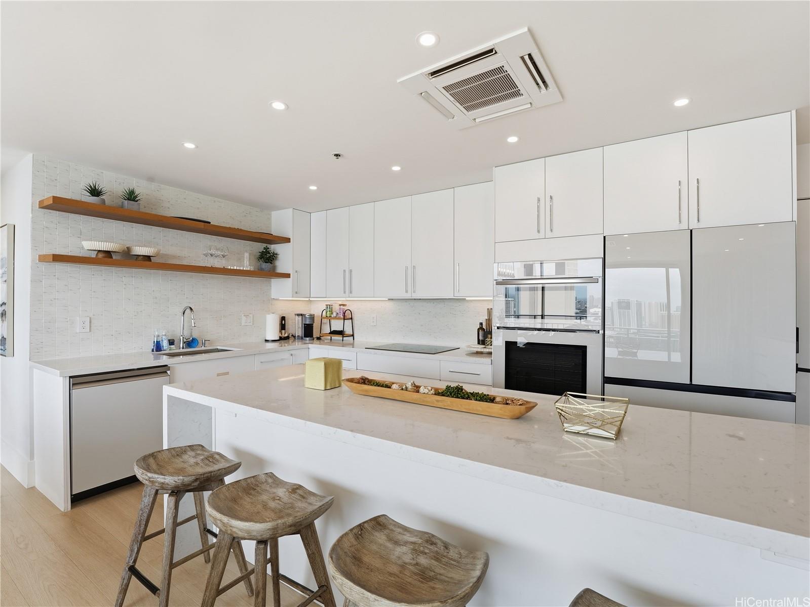 Ilikai Apt Bldg condo # 2608, Honolulu, Hawaii - photo 8 of 25