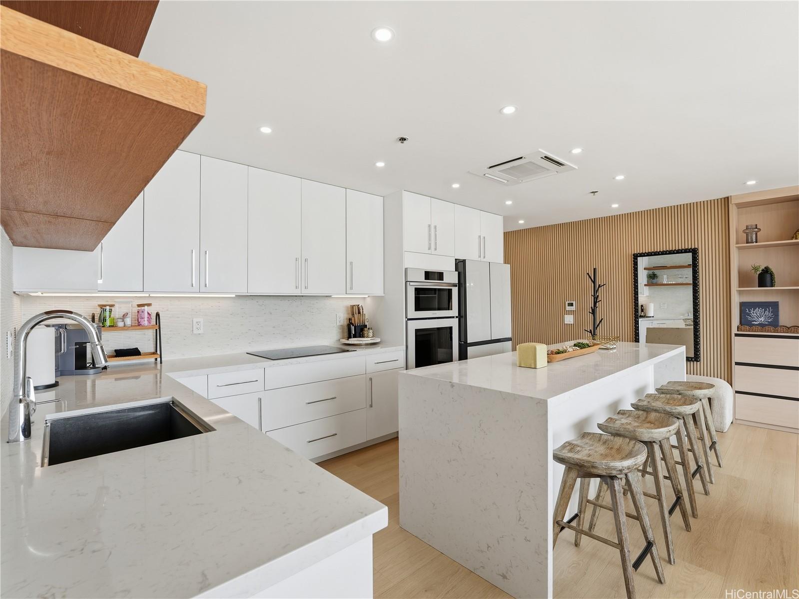 Ilikai Apt Bldg condo # 2608, Honolulu, Hawaii - photo 9 of 25