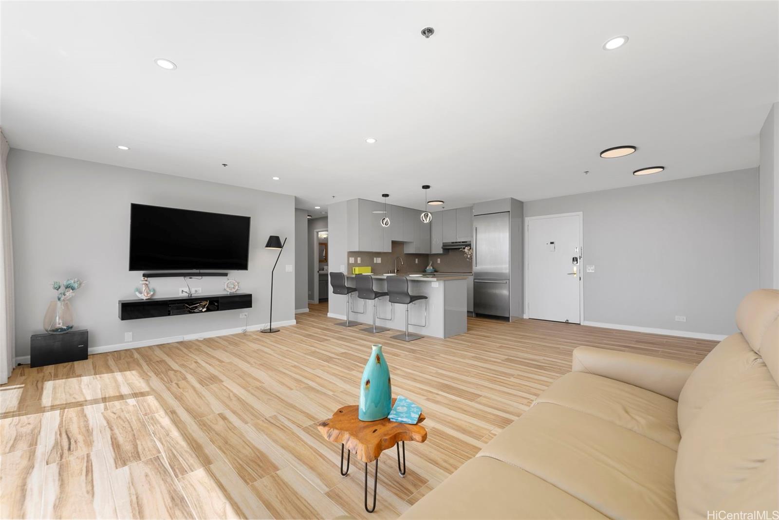 Ilikai Apt Bldg condo # 2611, Honolulu, Hawaii - photo 2 of 19