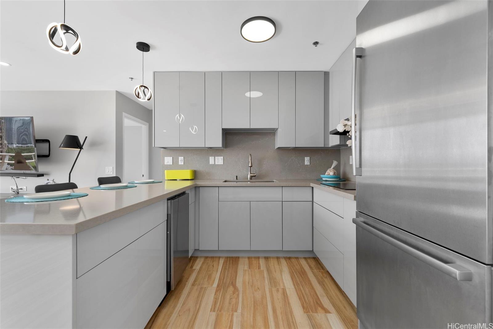 Ilikai Apt Bldg condo # 2611, Honolulu, Hawaii - photo 4 of 19