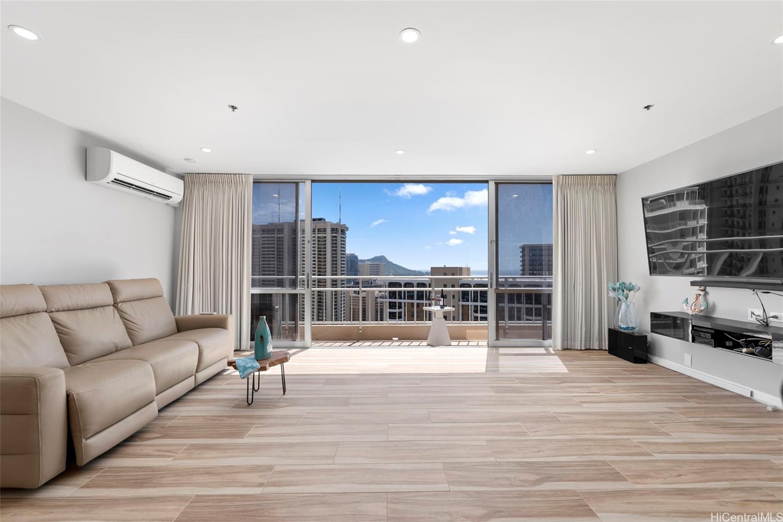 Ilikai Apt Bldg condo # 2611, Honolulu, Hawaii - photo 5 of 19