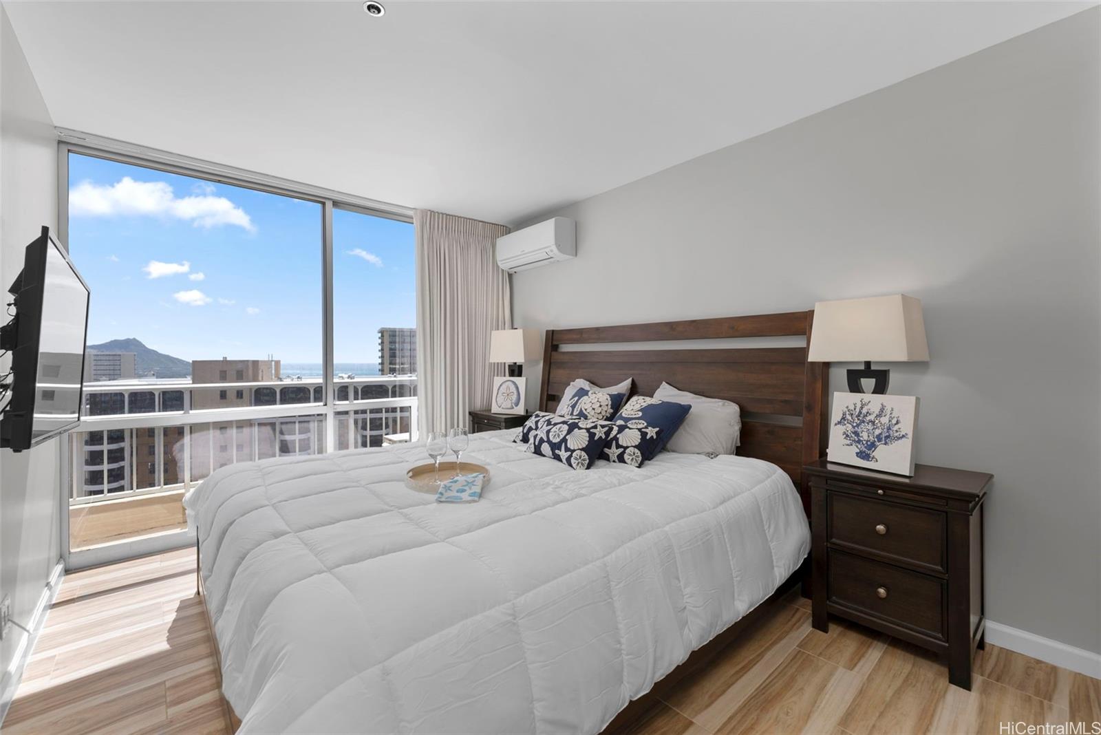 Ilikai Apt Bldg condo # 2611, Honolulu, Hawaii - photo 6 of 19