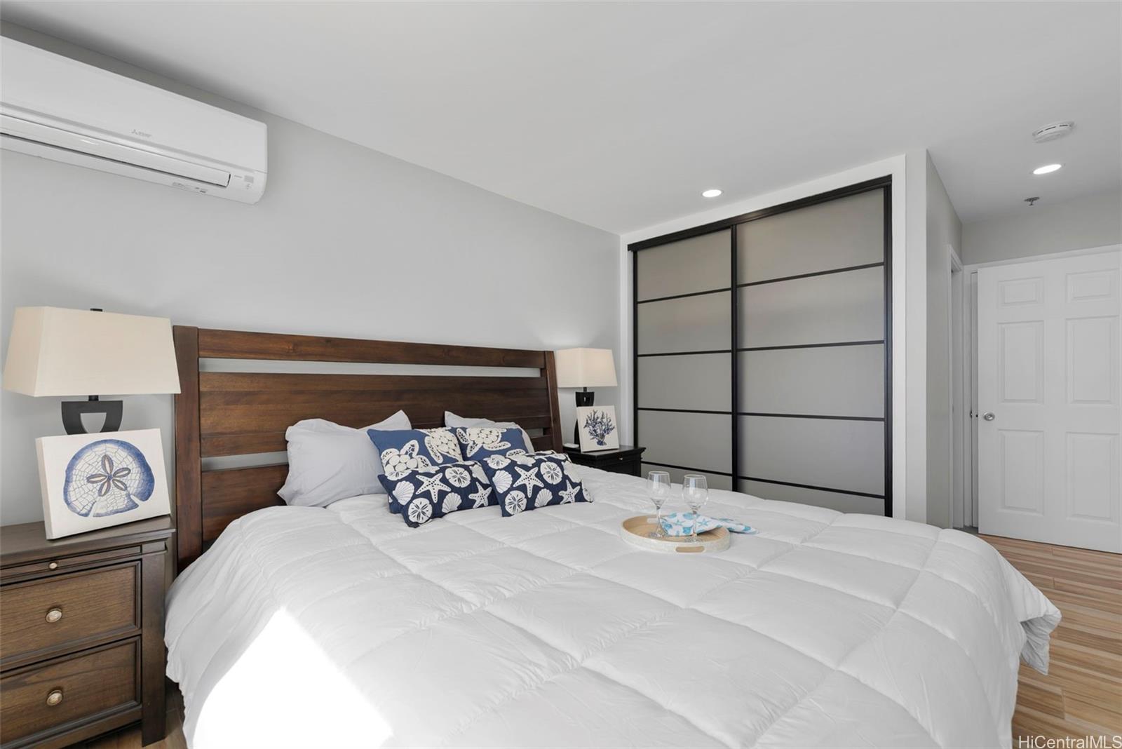 Ilikai Apt Bldg condo # 2611, Honolulu, Hawaii - photo 7 of 19