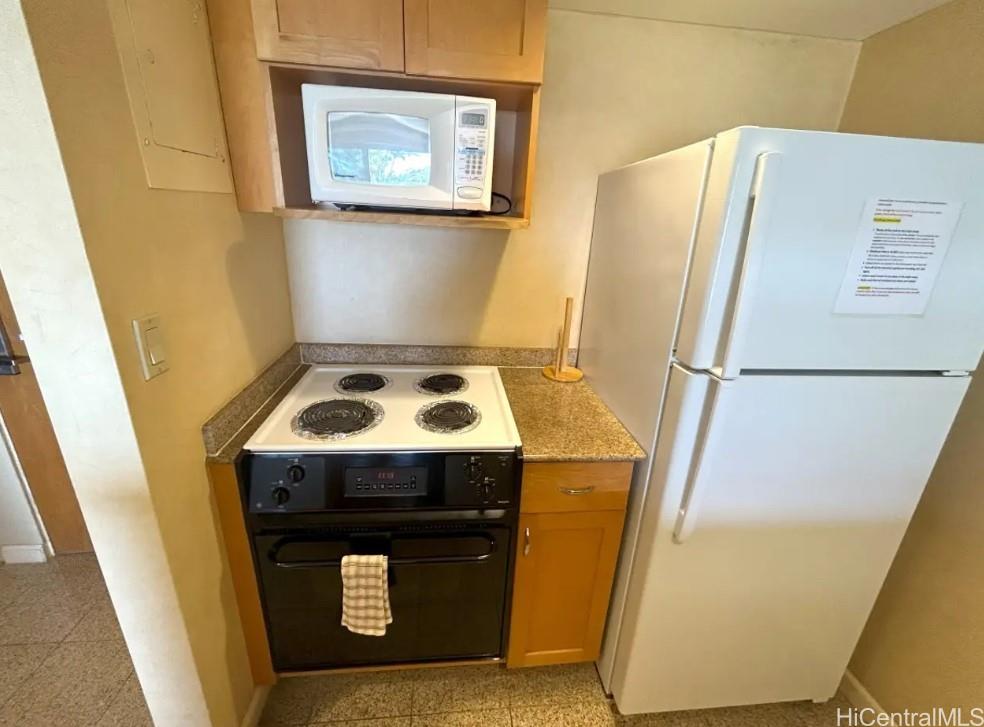 Ilikai Apt Bldg condo # 308, Honolulu, Hawaii - photo 9 of 19