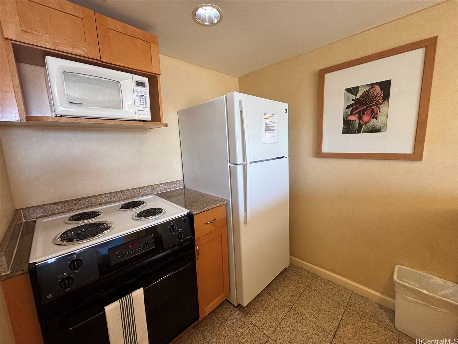 Ilikai Apt Bldg condo # 308, Honolulu, Hawaii - photo 10 of 22