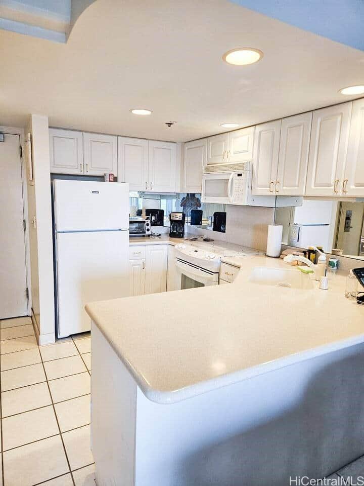 Ilikai Apt Bldg condo # 405, Honolulu, Hawaii - photo 13 of 16