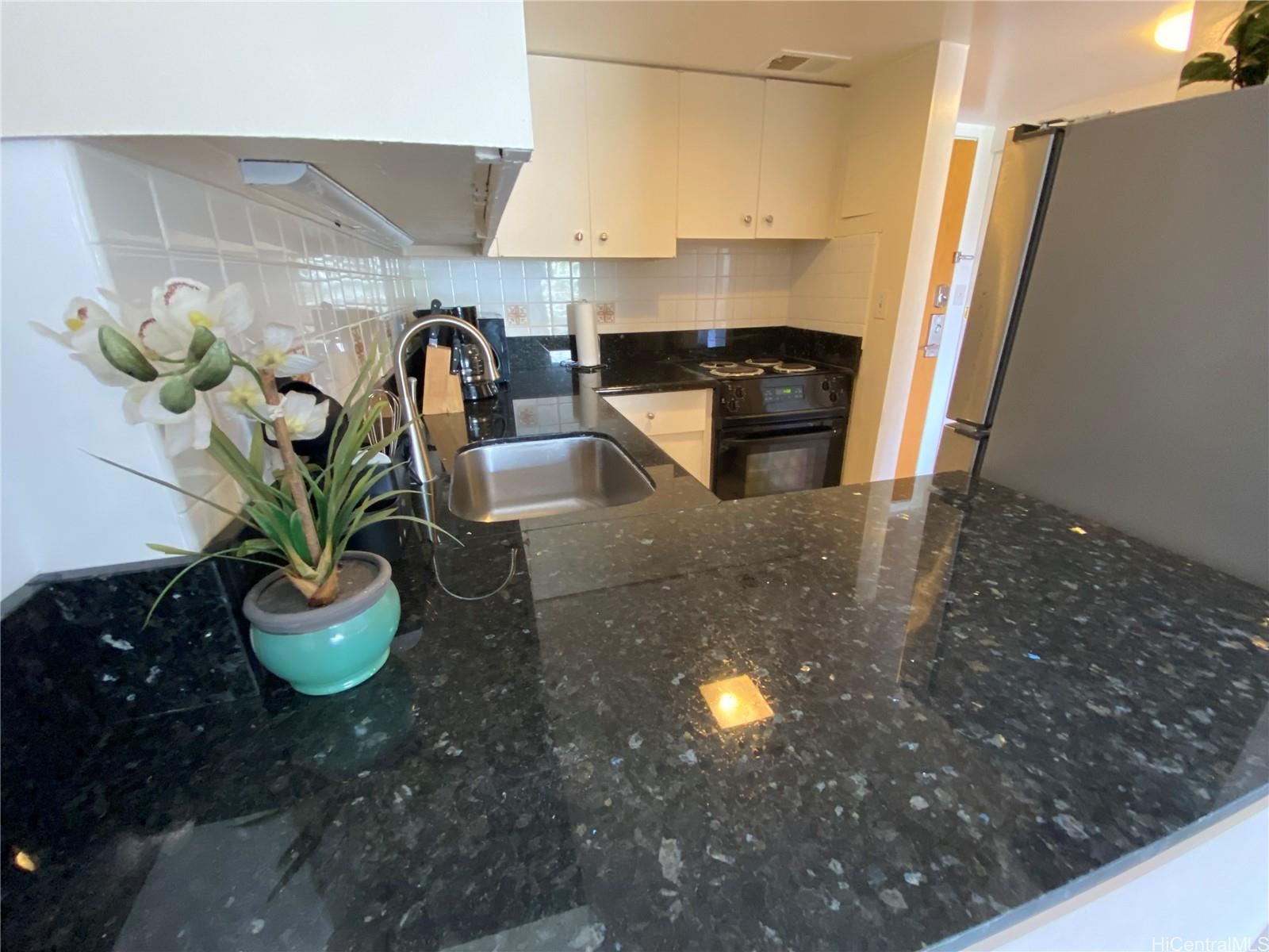 Ilikai Apt Bldg condo # 407, Honolulu, Hawaii - photo 6 of 14