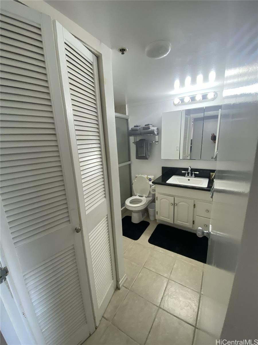 Ilikai Apt Bldg condo # 407, Honolulu, Hawaii - photo 7 of 14