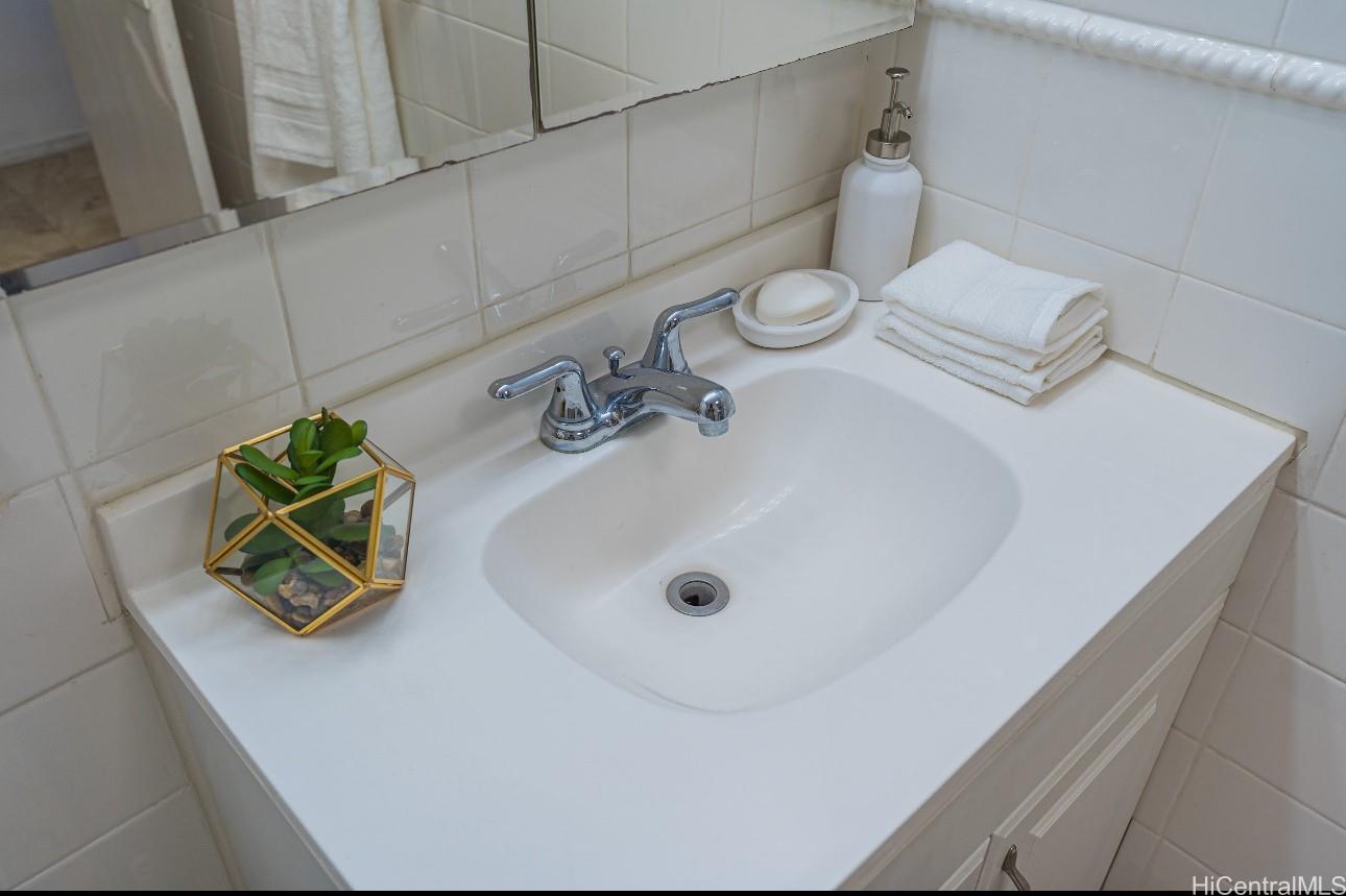 Ilikai Apt Bldg condo # 506, Honolulu, Hawaii - photo 11 of 15