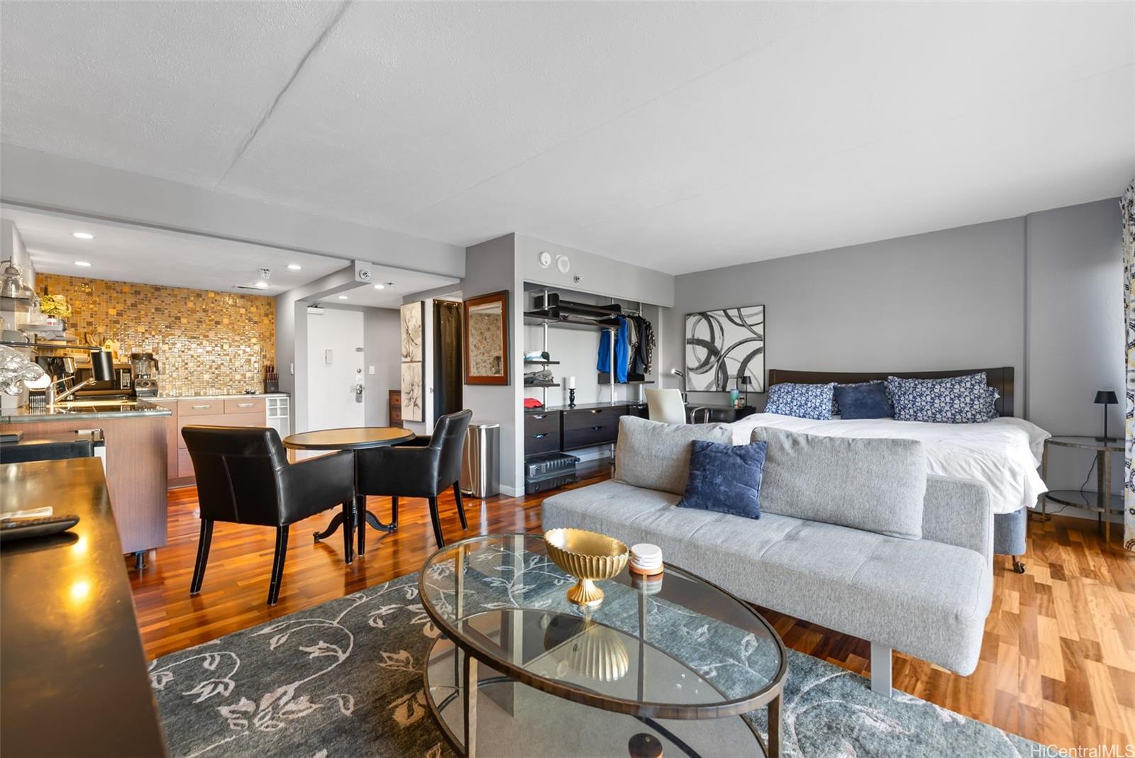 Ilikai Apt Bldg condo # 507, Honolulu, Hawaii - photo 2 of 16