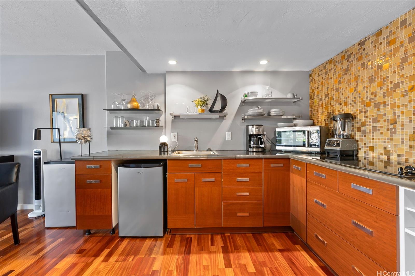 Ilikai Apt Bldg condo # 507, Honolulu, Hawaii - photo 5 of 16