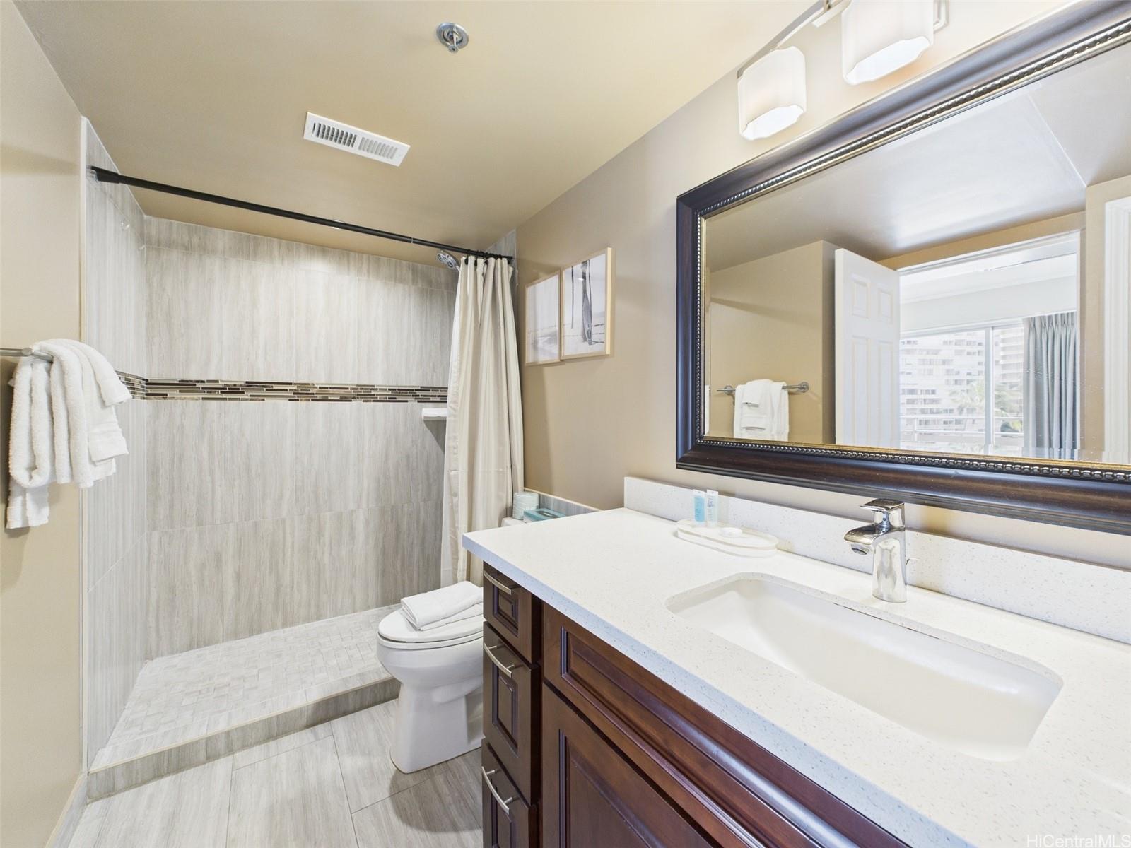 Ilikai Apt Bldg condo # 510, Honolulu, Hawaii - photo 15 of 24