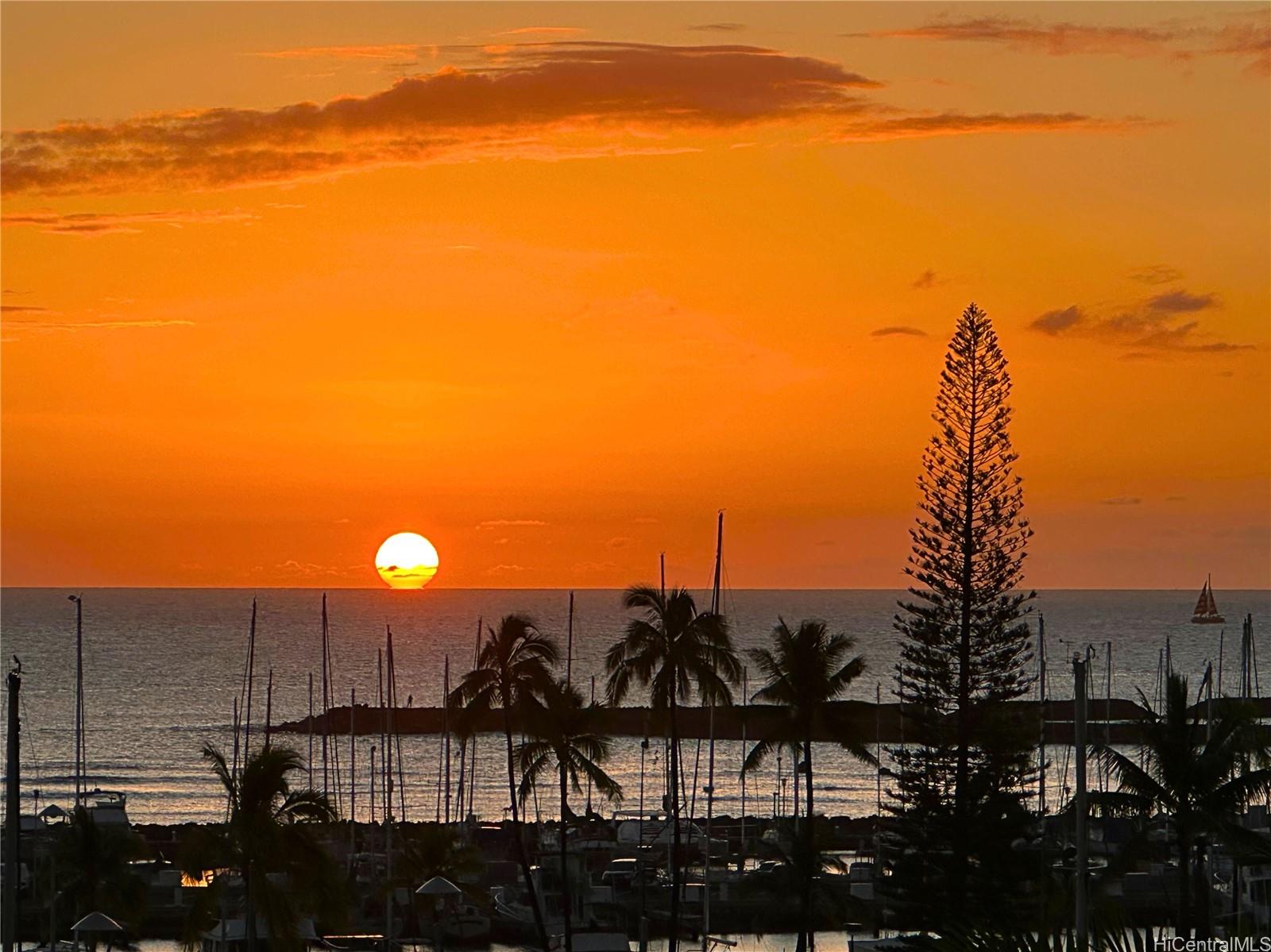 Ilikai Apt Bldg condo # 510, Honolulu, Hawaii - photo 2 of 20