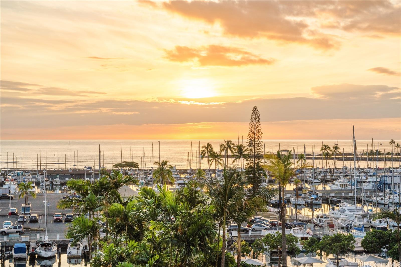 Ilikai Apt Bldg condo # 510, Honolulu, Hawaii - photo 13 of 20