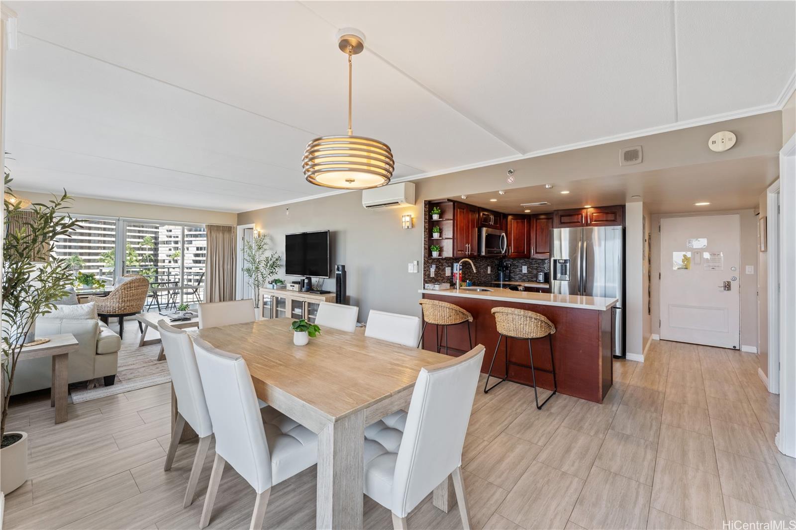 Ilikai Apt Bldg condo # 510, Honolulu, Hawaii - photo 6 of 20