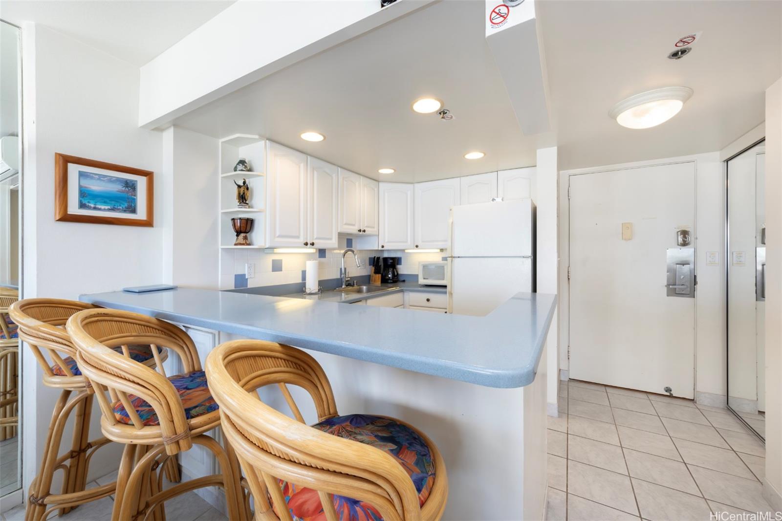 Ilikai Apt Bldg condo # 629, Honolulu, Hawaii - photo 7 of 20