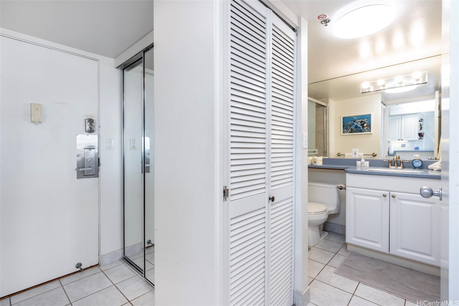 Ilikai Apt Bldg condo # 629, Honolulu, Hawaii - photo 10 of 20