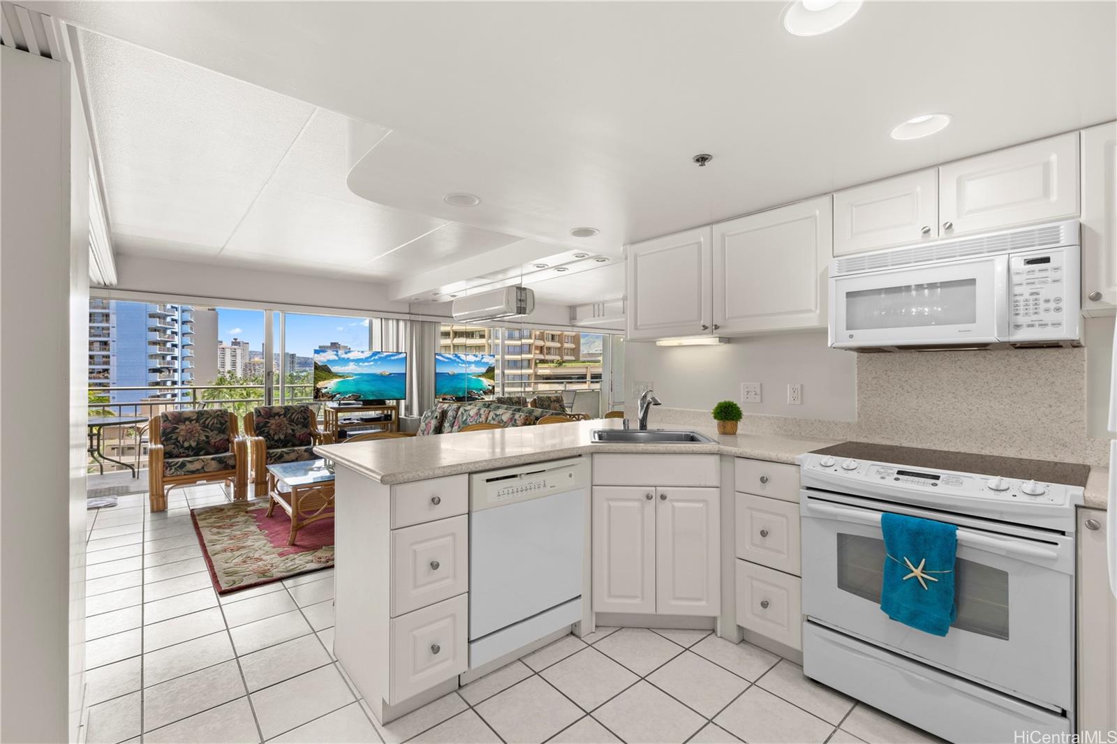 Ilikai Apt Bldg condo # 707, Honolulu, Hawaii - photo 2 of 21