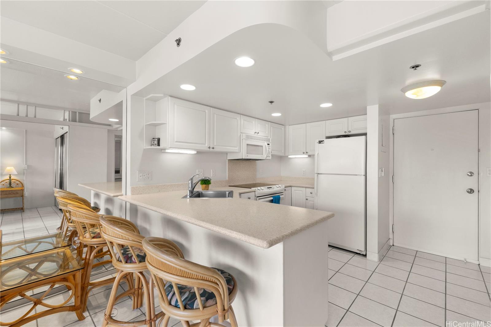 Ilikai Apt Bldg condo # 707, Honolulu, Hawaii - photo 4 of 21