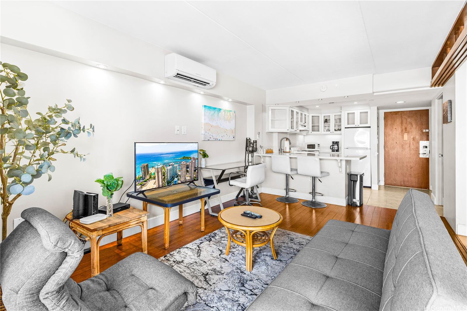 Ilikai Apt Bldg condo # 733, Honolulu, Hawaii - photo 11 of 24