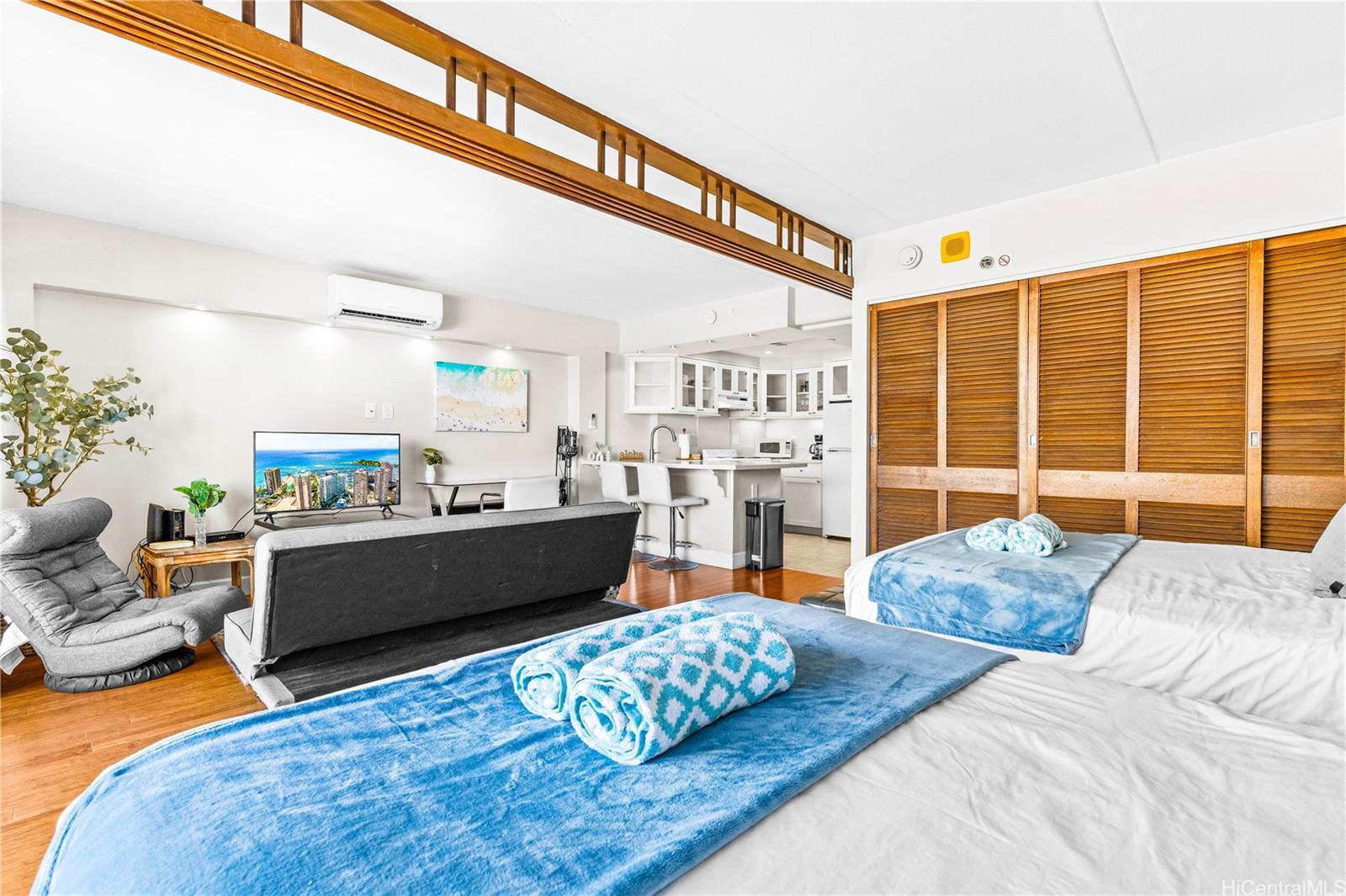 Ilikai Apt Bldg condo # 733, Honolulu, Hawaii - photo 17 of 24