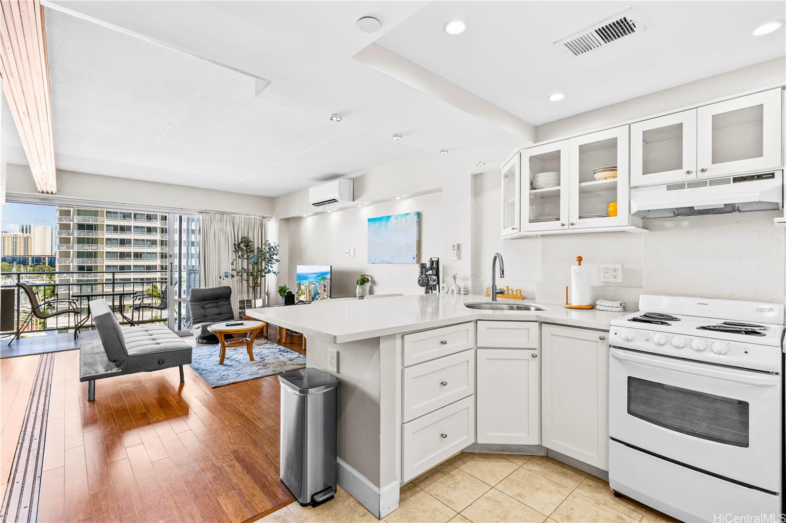 Ilikai Apt Bldg condo # 733, Honolulu, Hawaii - photo 3 of 24