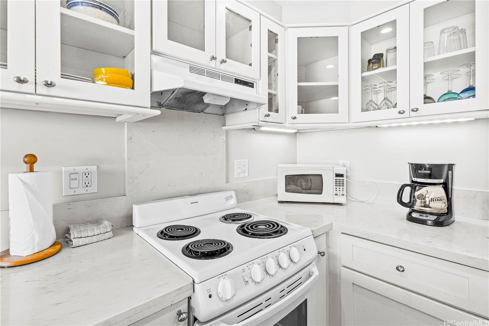 Ilikai Apt Bldg condo # 733, Honolulu, Hawaii - photo 7 of 24