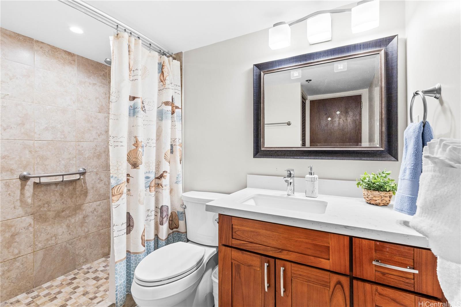 Ilikai Apt Bldg condo # 733, Honolulu, Hawaii - photo 9 of 24