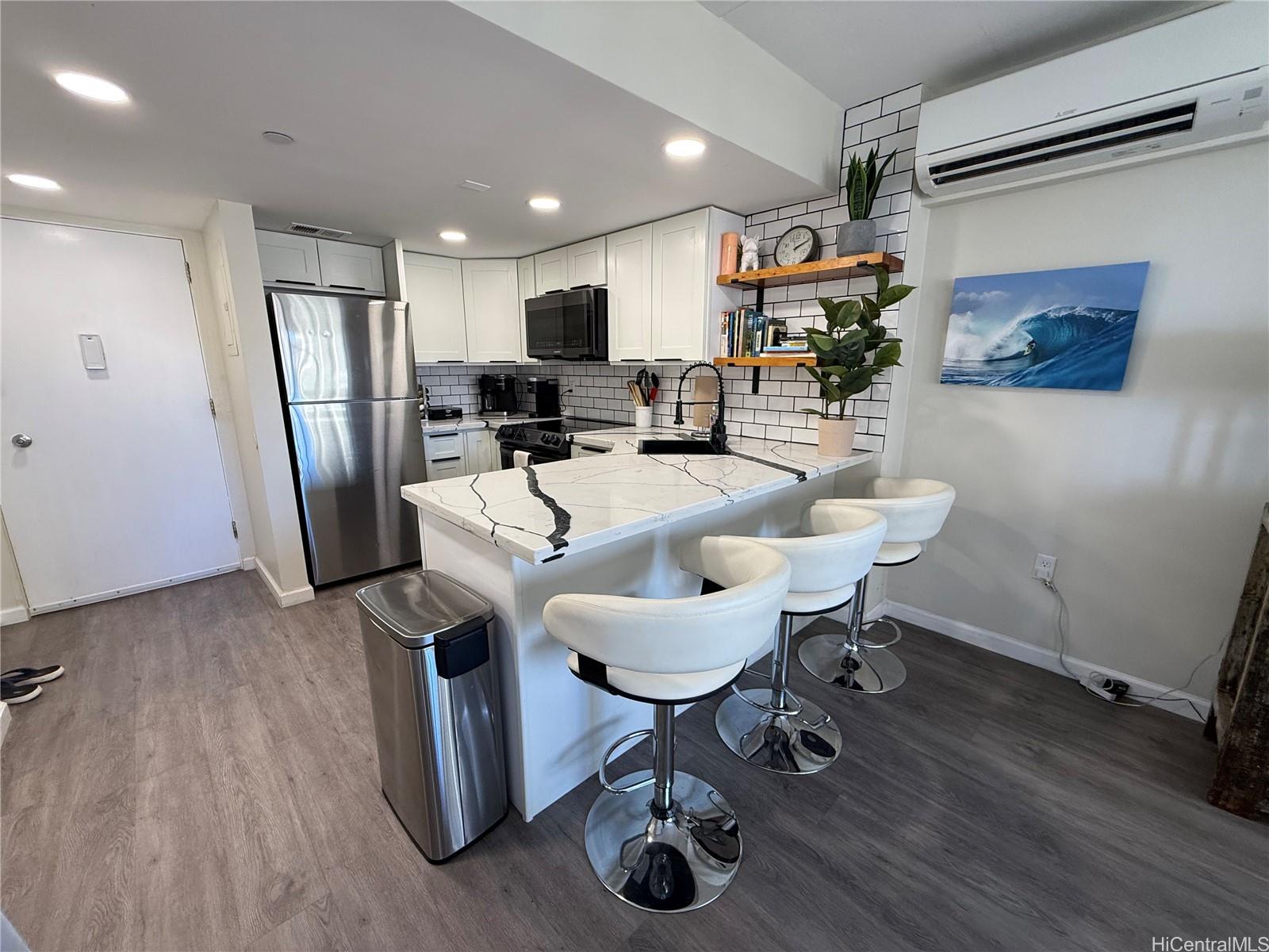 Ilikai Apt Bldg condo # 834, Honolulu, Hawaii - photo 19 of 25