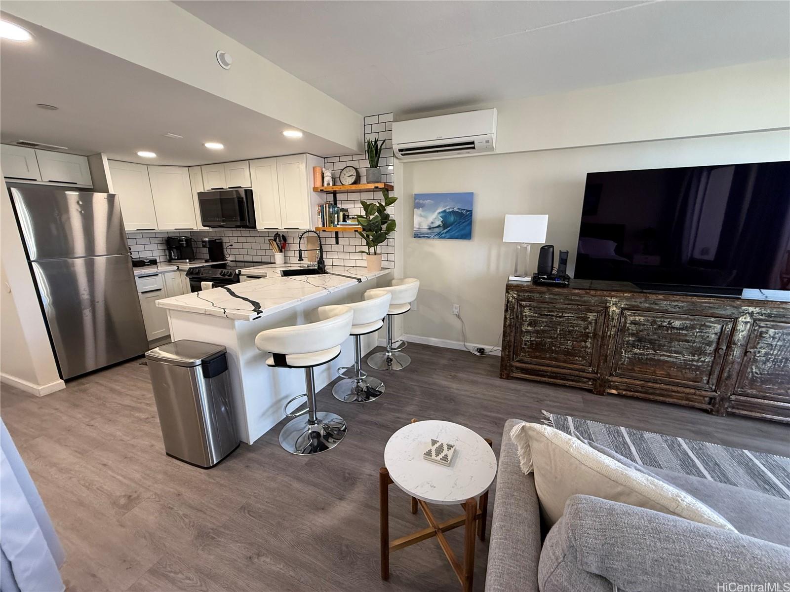 Ilikai Apt Bldg condo # 834, Honolulu, Hawaii - photo 4 of 25