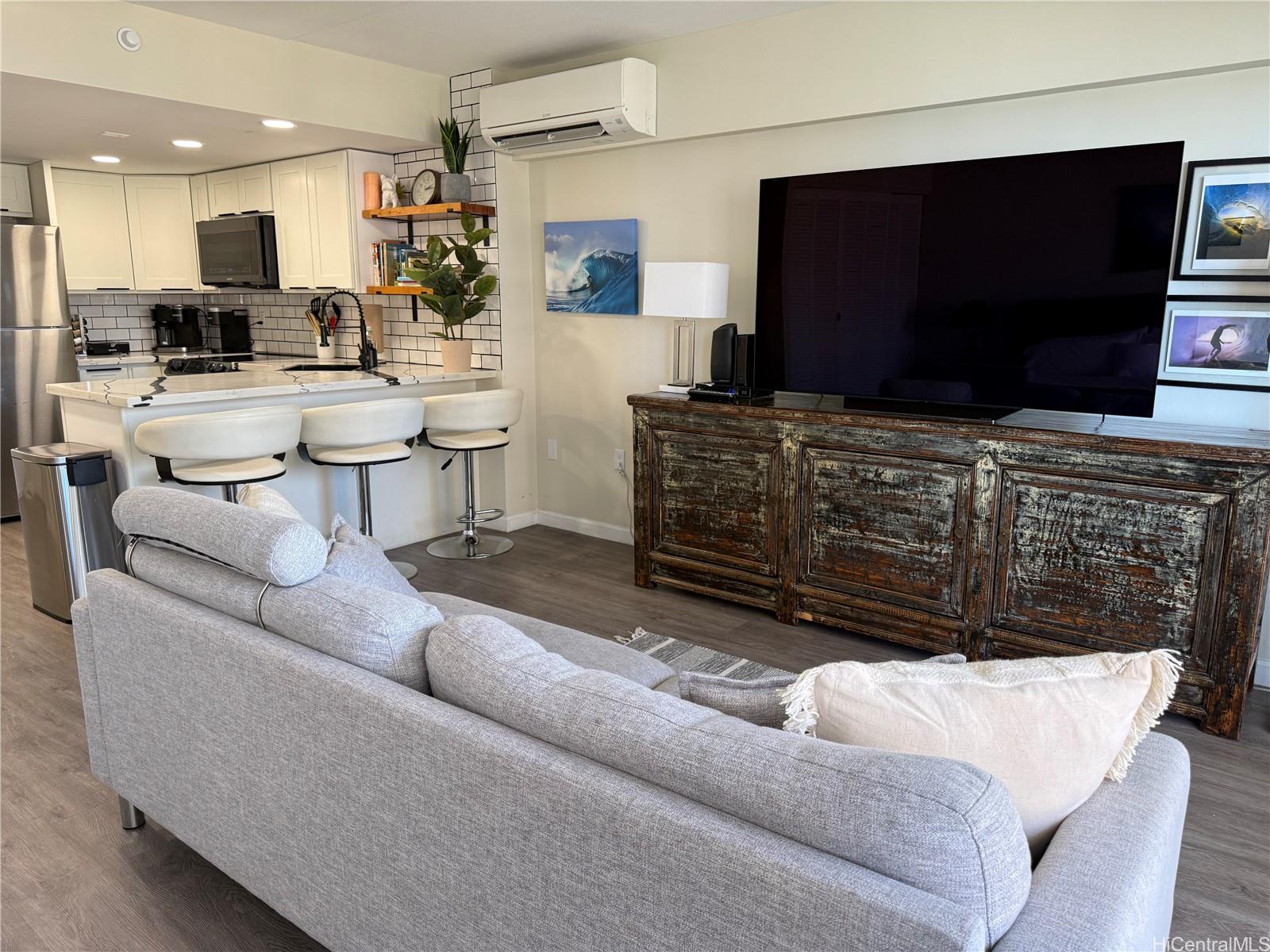 Ilikai Apt Bldg condo # 834, Honolulu, Hawaii - photo 5 of 25