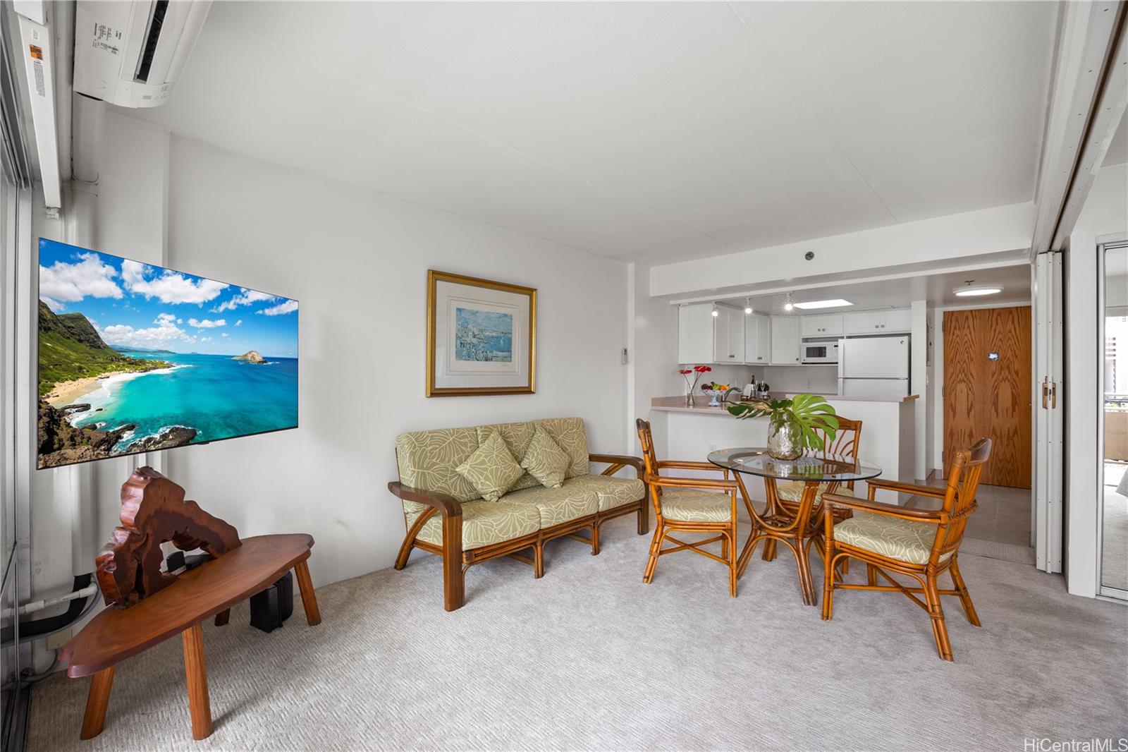 Ilikai Apt Bldg condo # 836, Honolulu, Hawaii - photo 4 of 17