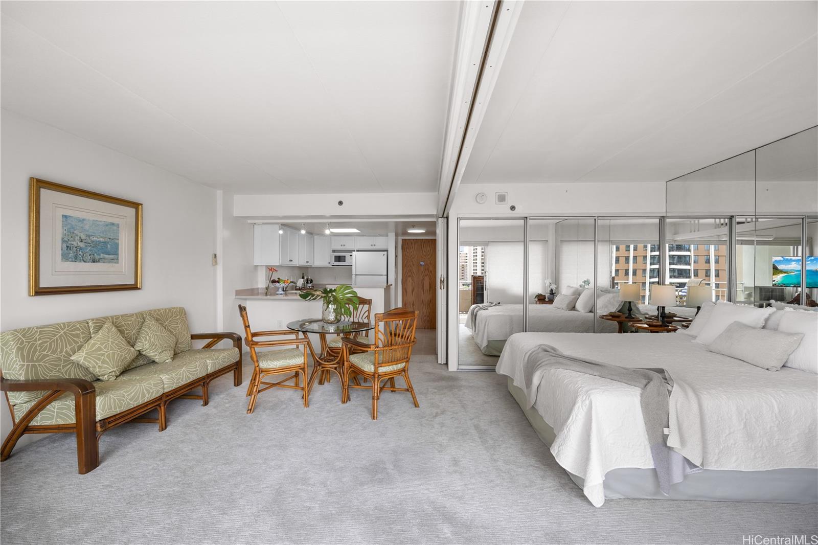 Ilikai Apt Bldg condo # 836, Honolulu, Hawaii - photo 5 of 17