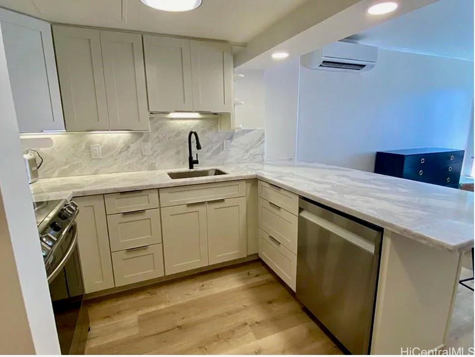 Ilikai Apt Bldg condo # 901, Honolulu, Hawaii - photo 7 of 15