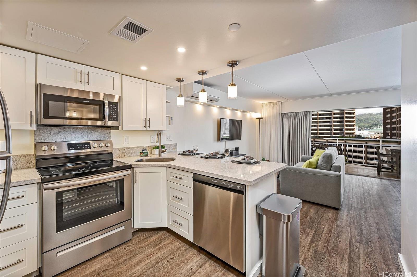 Ilikai Apt Bldg condo # 911, Honolulu, Hawaii - photo 4 of 20