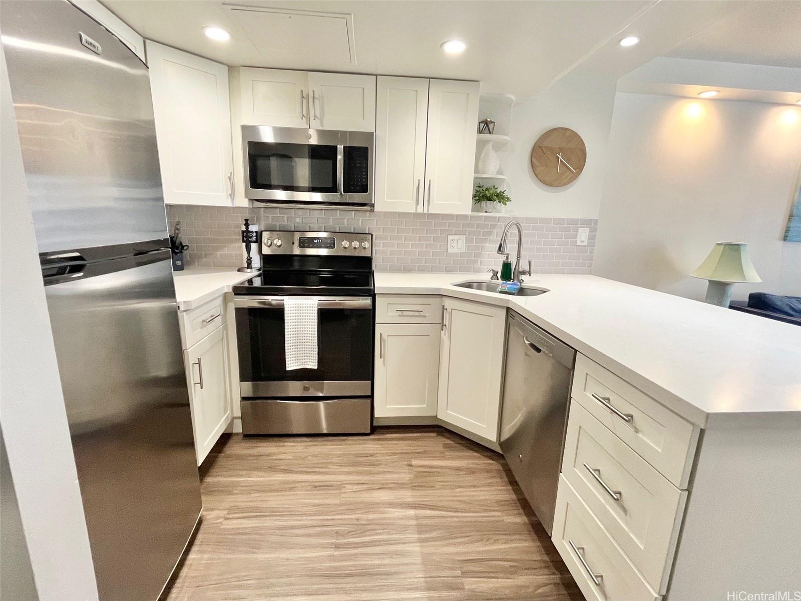 Ilikai Apt Bldg condo # 927, Honolulu, Hawaii - photo 2 of 15