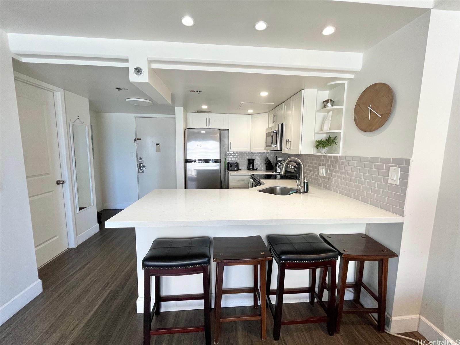 Ilikai Apt Bldg condo # 927, Honolulu, Hawaii - photo 3 of 15