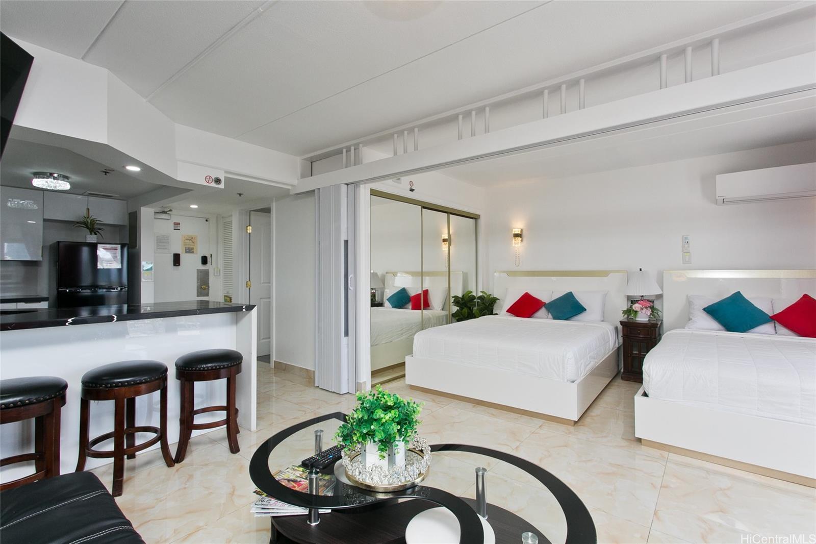 Ilikai Apt Bldg condo # 937, Honolulu, Hawaii - photo 4 of 15