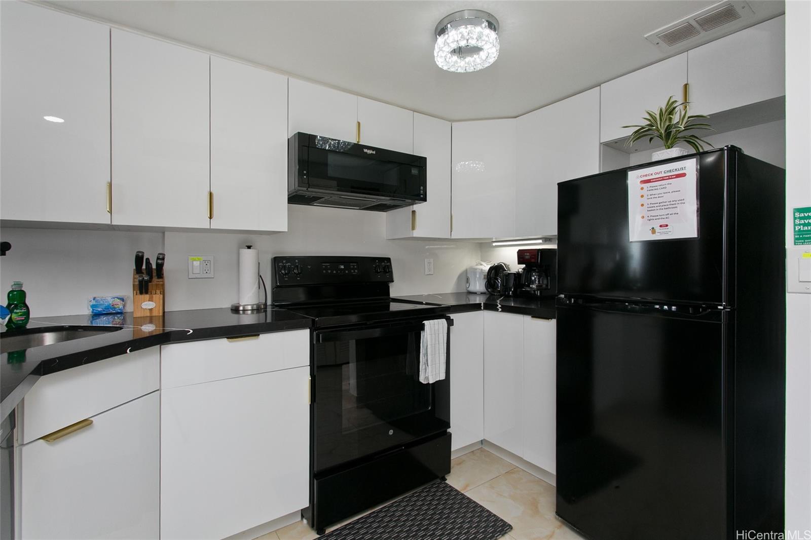 Ilikai Apt Bldg condo # 937, Honolulu, Hawaii - photo 9 of 15